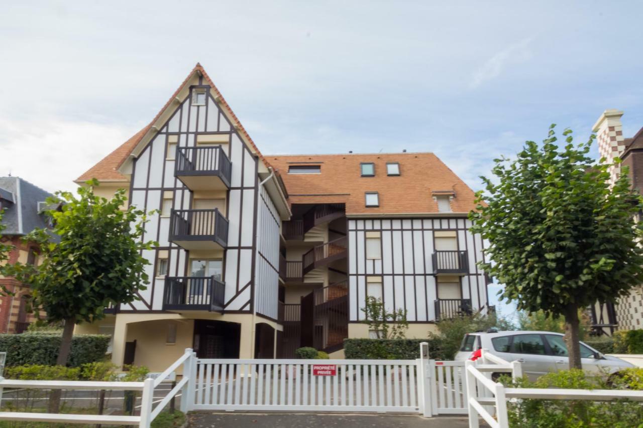 Charmant appartement face à la Mer avec balcon Houlgate Esterno foto